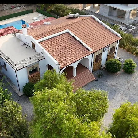 A Spacious To Entertain Aglantzia