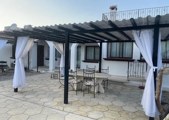 Vila A Spacious To Entertain Aglantzia
